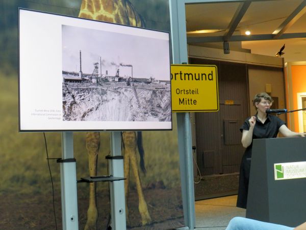 Dr. Julia Binter 