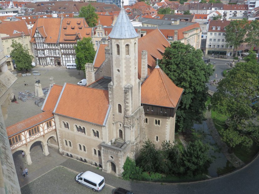Blick auf die  Burg Dankwarderode mit Kirche St. Peter und Paul