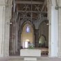  In der Magnikirche.Ein  Blick nach Westen. Vorn das Kreuz aus 2006  