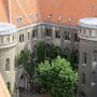 Blick vom Rathausturm   auf den  Innenhof des Rathauses.   